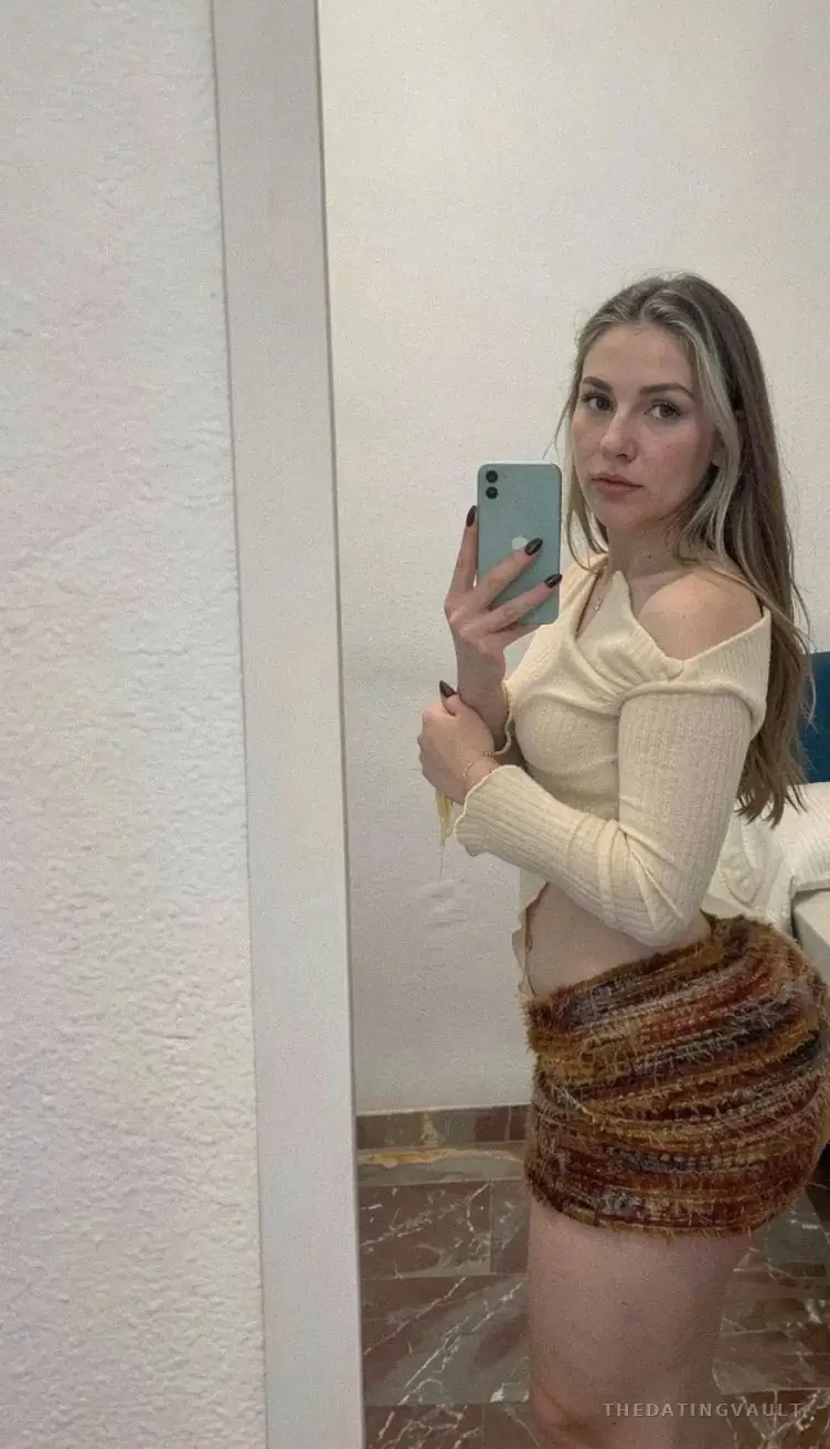 CozyElise (22) - Millfield