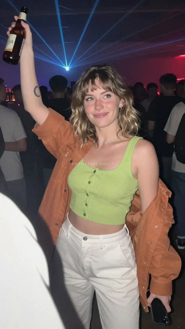 LucyLee (25) - Shepparton