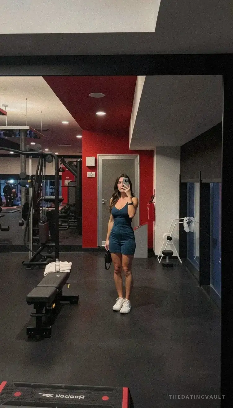 Mia (25) - Woodbine