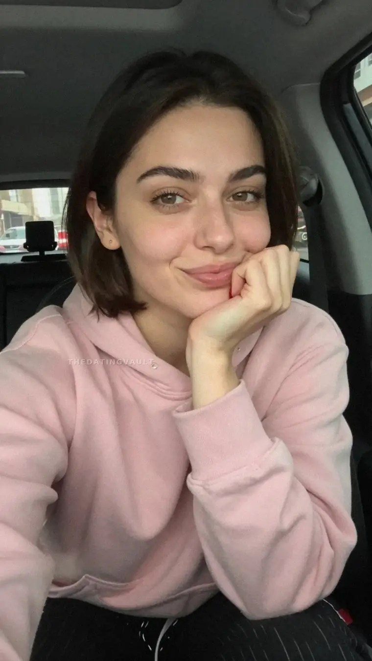 NaomiRenee (25) - Kew