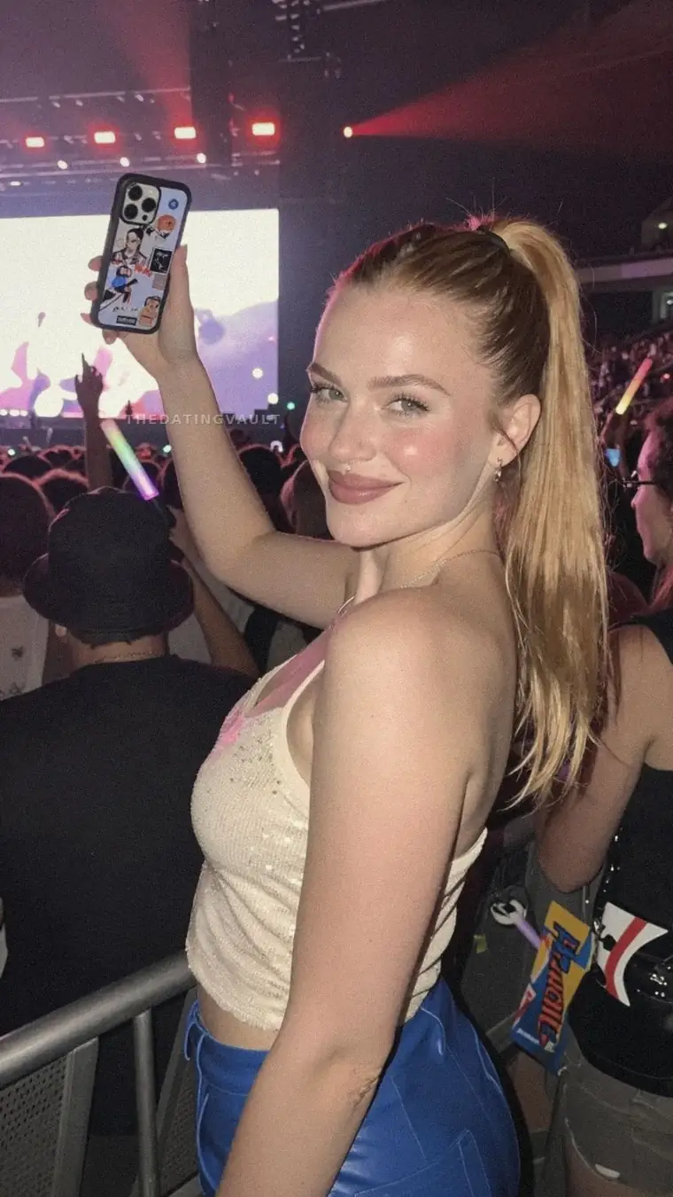 Phoebe (22) - North Casino