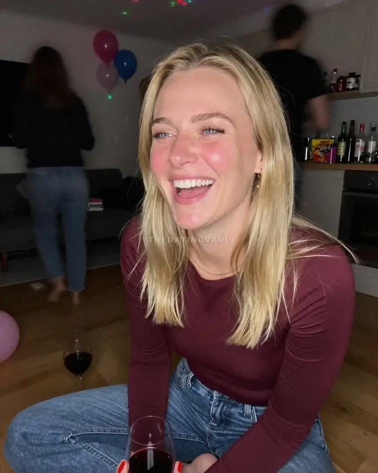 SandyTessa (25) - Trevallyn