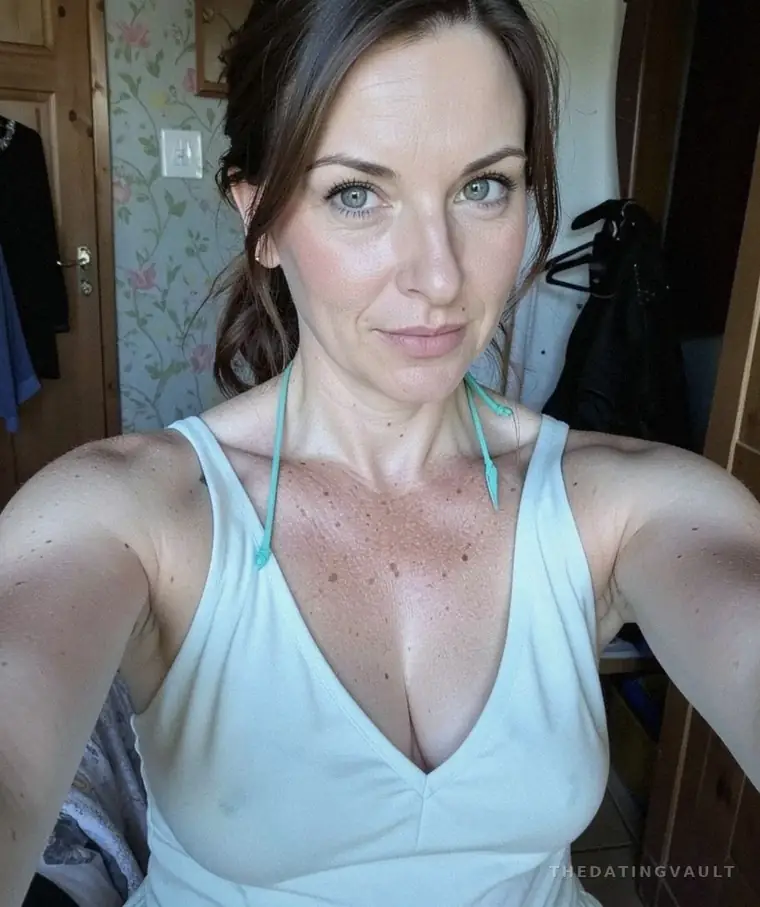 Violet (30) - Adelaide